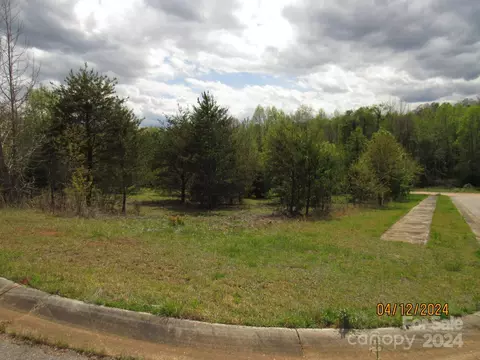 000 Saltwood Dr, Hickory, NC 28602