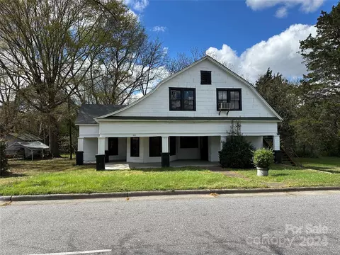 833 9th Ne St NE, Hickory, NC 28601