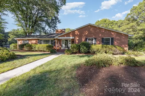 2417 Bitting Rd, Winston Salem, NC 27104