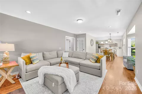Living - 1119 Skyview Rd, Charlotte, NC 28208 photo 1 of 1