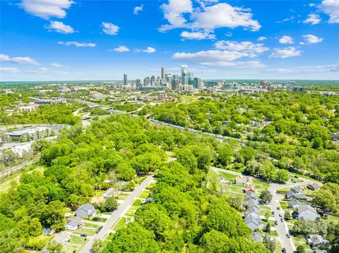 View/Area - 1119 Skyview Rd, Charlotte, NC 28208 photo 1 of 6