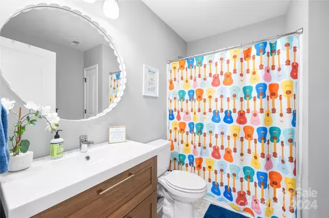 Bath - 1119 Skyview Rd, Charlotte, NC 28208 photo 1 of 2