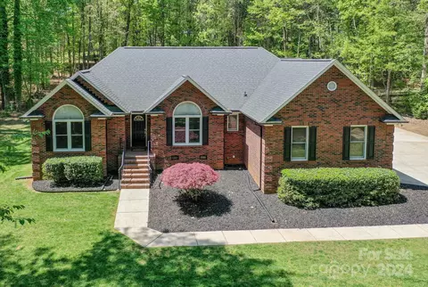 818 Kemp Rd, Mooresville, NC 28117