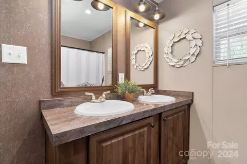 Bath - 3530 Broadhurst Ln, Clover, SC 29710 photo 1 of 4