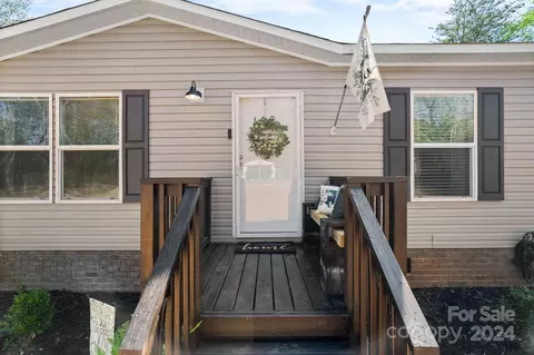 Exterior - 3530 Broadhurst Ln, Clover, SC 29710 photo 3 of 6