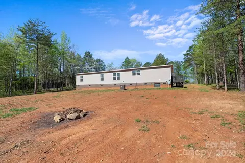 Exterior - 3530 Broadhurst Ln, Clover, SC 29710 photo 4 of 6