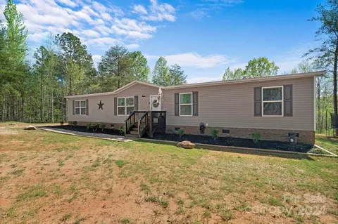 Exterior - 3530 Broadhurst Ln, Clover, SC 29710 photo 2 of 6