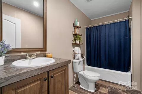 Bath - 3530 Broadhurst Ln, Clover, SC 29710 photo 3 of 4