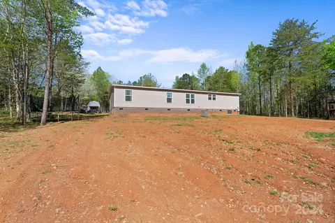Exterior - 3530 Broadhurst Ln, Clover, SC 29710 photo 5 of 6