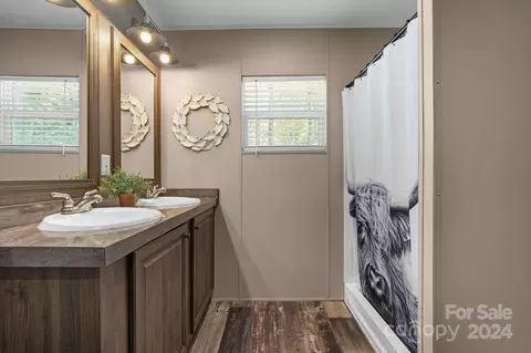 Bath - 3530 Broadhurst Ln, Clover, SC 29710 photo 2 of 4