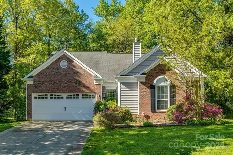 2931 Canary Ct, Charlotte, NC 28269
