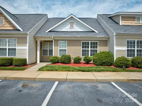 727 Waterfall Way, Lake Wylie, SC 29710