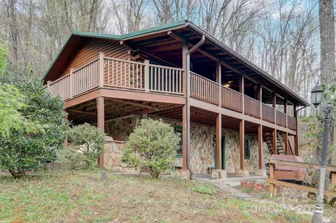 271 Misty Mountain Dr, Maggie Valley, NC 28751