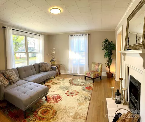 760 7th Se Ave SE, Hickory, NC 28602