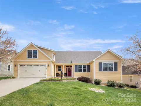 165 Whistlewood Ln, Hendersonville, NC 28739