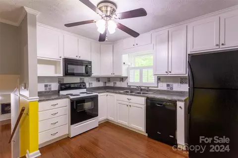 143 Briar Ln, Clyde, NC 28721 photo 12