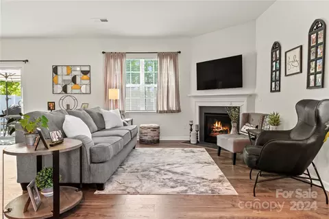 Living - 3218 Oak Tree Trl, Matthews, NC 28105 photo 2 of 4