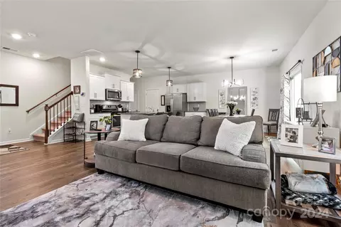 Living - 3218 Oak Tree Trl, Matthews, NC 28105 photo 4 of 4