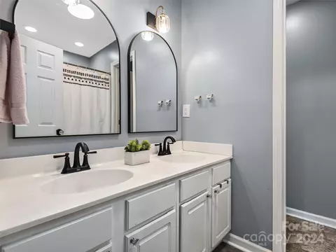Bath - 293 Falling Spring Rd, Clyde, NC 28721 photo 3 of 4
