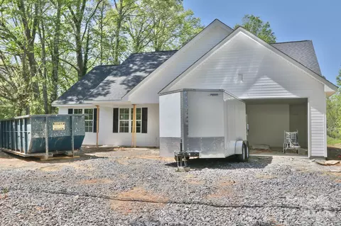 580 Coolidge St, Yadkinville, NC 27055