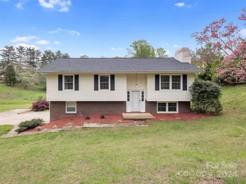 12 Woodfield Rd, Arden, NC 28704