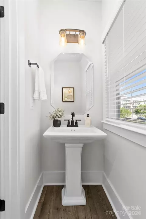 Bath - 418 E 17th St, Charlotte, NC 28206 photo 1 of 3