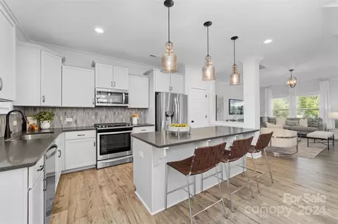 Kitchen - 418 E 17th St, Charlotte, NC 28206 photo 3 of 3