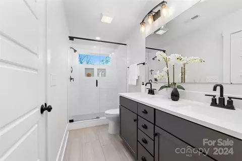Bath - 418 E 17th St, Charlotte, NC 28206 photo 2 of 3