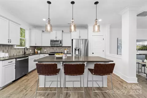 Kitchen - 418 E 17th St, Charlotte, NC 28206 photo 2 of 3