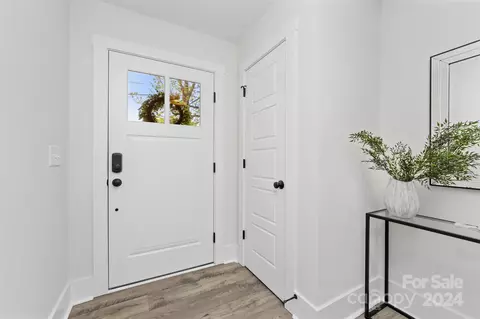 Entry Way - 418 E 17th St, Charlotte, NC 28206 photo 1 of 2