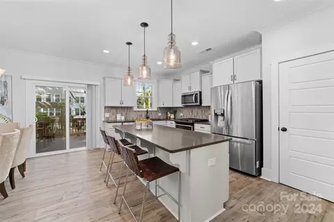 Kitchen - 418 E 17th St, Charlotte, NC 28206 photo 1 of 3