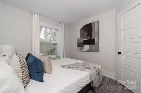 Bedroom - 418 E 17th St, Charlotte, NC 28206 photo 5 of 5
