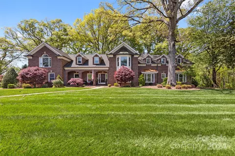 427 N Greenbriar Rd, Statesville, NC 28625