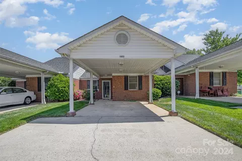 19932 Oak Leaf Cir, Cornelius, NC 28031