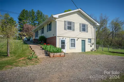 5 Fieldcrest Dr, Candler, NC 28715
