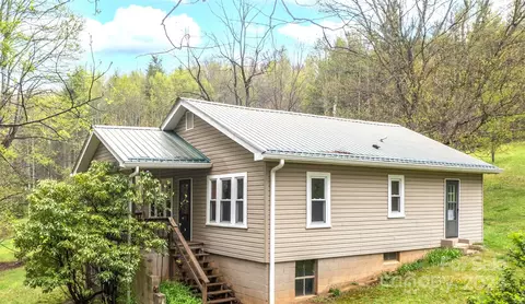 715 Double Island Rd, Burnsville, NC 28714