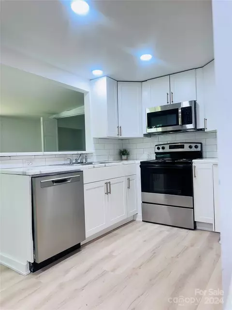 Kitchen - 271 W Grayson St, Marion, NC 28752 photo 4 of 15