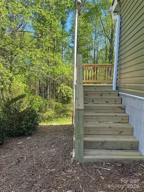 Exterior - 271 W Grayson St, Marion, NC 28752 photo 7 of 10