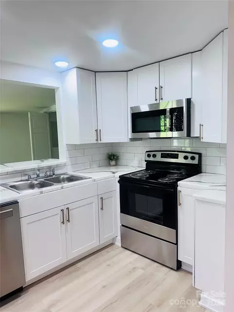Kitchen - 271 W Grayson St, Marion, NC 28752 photo 5 of 15