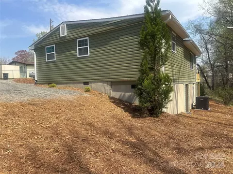 Exterior - 271 W Grayson St, Marion, NC 28752 photo 3 of 10