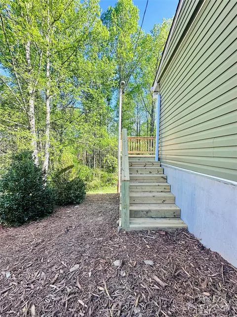 Exterior - 271 W Grayson St, Marion, NC 28752 photo 6 of 10