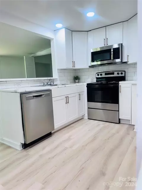 Kitchen - 271 W Grayson St, Marion, NC 28752 photo 3 of 15