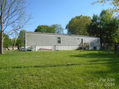 Exterior - 1990 Benny Dr, Conover, NC 28613 photo 6 of 8