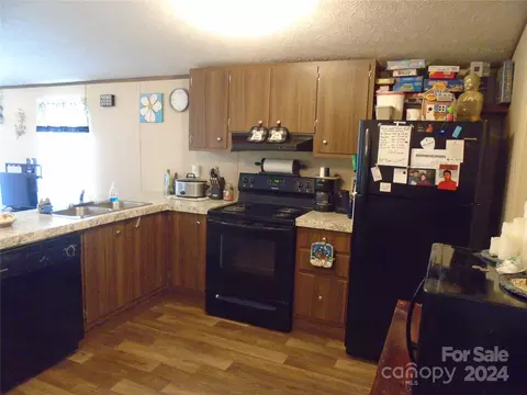 Kitchen - 1990 Benny Dr, Conover, NC 28613 photo 6 of 6