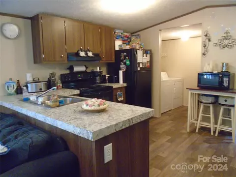Kitchen - 1990 Benny Dr, Conover, NC 28613 photo 4 of 6