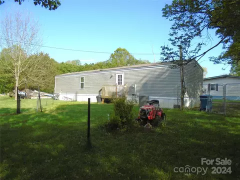 Exterior - 1990 Benny Dr, Conover, NC 28613 photo 5 of 8