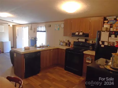 Kitchen - 1990 Benny Dr, Conover, NC 28613 photo 5 of 6