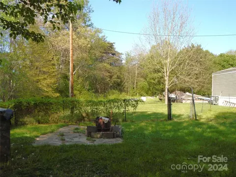 Exterior - 1990 Benny Dr, Conover, NC 28613 photo 7 of 8