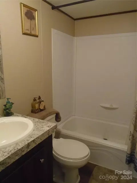 Bath - 1990 Benny Dr, Conover, NC 28613 photo 3 of 3