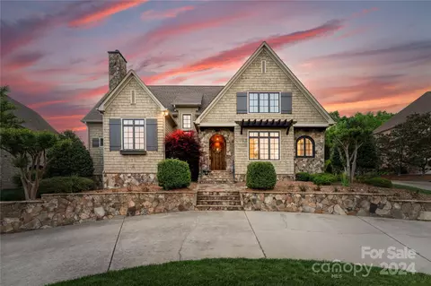 1528 Shadow Forest Dr, Matthews, NC 28105